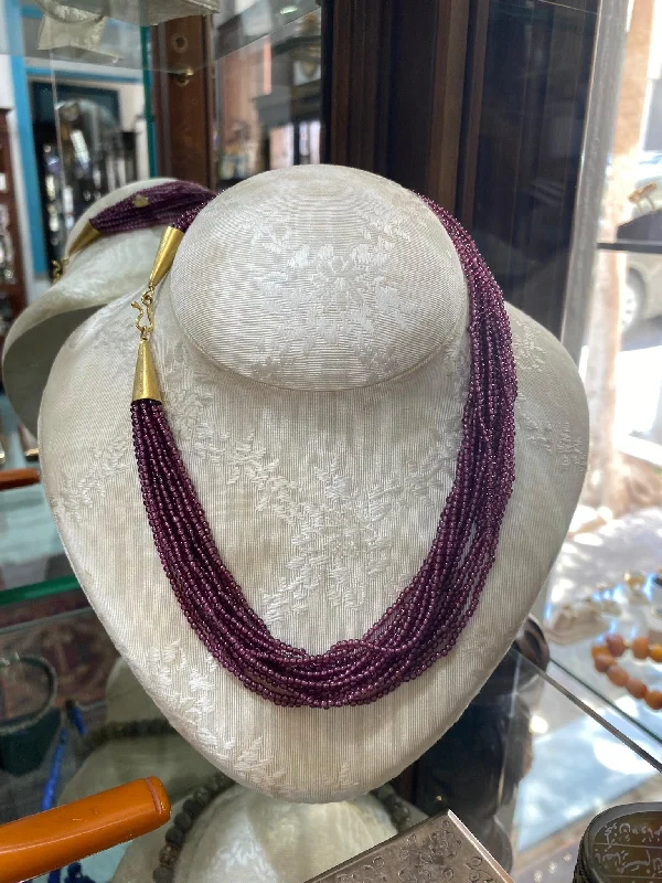 Fanciful gleam necklaces -Necklace with Garnet stones & Gold 18k clasp