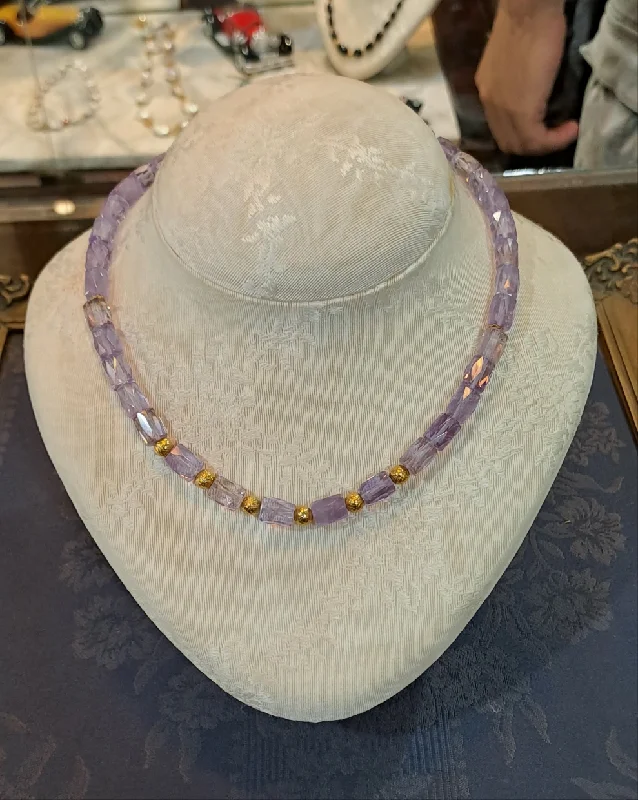 Delicate strand necklaces -Necklace in 18k Gold with Amethyst