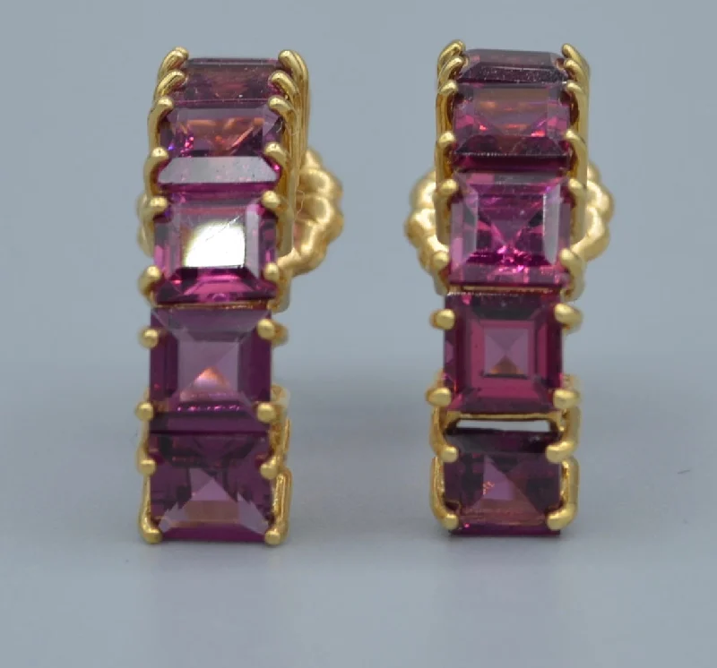 Ladies Earrings Classic Glow-14K yellow gold hoop earring with square Rhodolite garnets