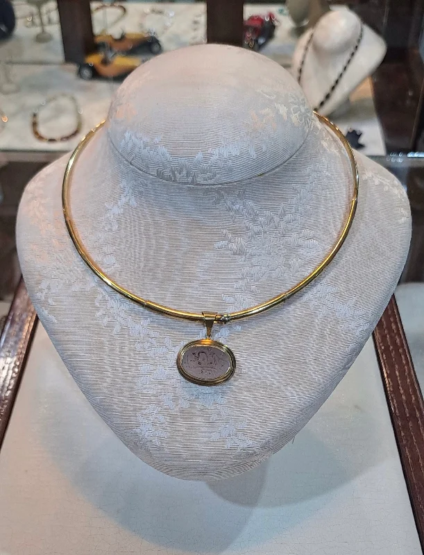 Premium shine necklaces -Necklace in 14k gold with a seal stone on a chalcedony