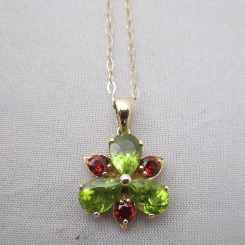 Effortless daily necklaces -9k Gold Peridot And Garnet Flower Pendant Necklace Vintage c1980