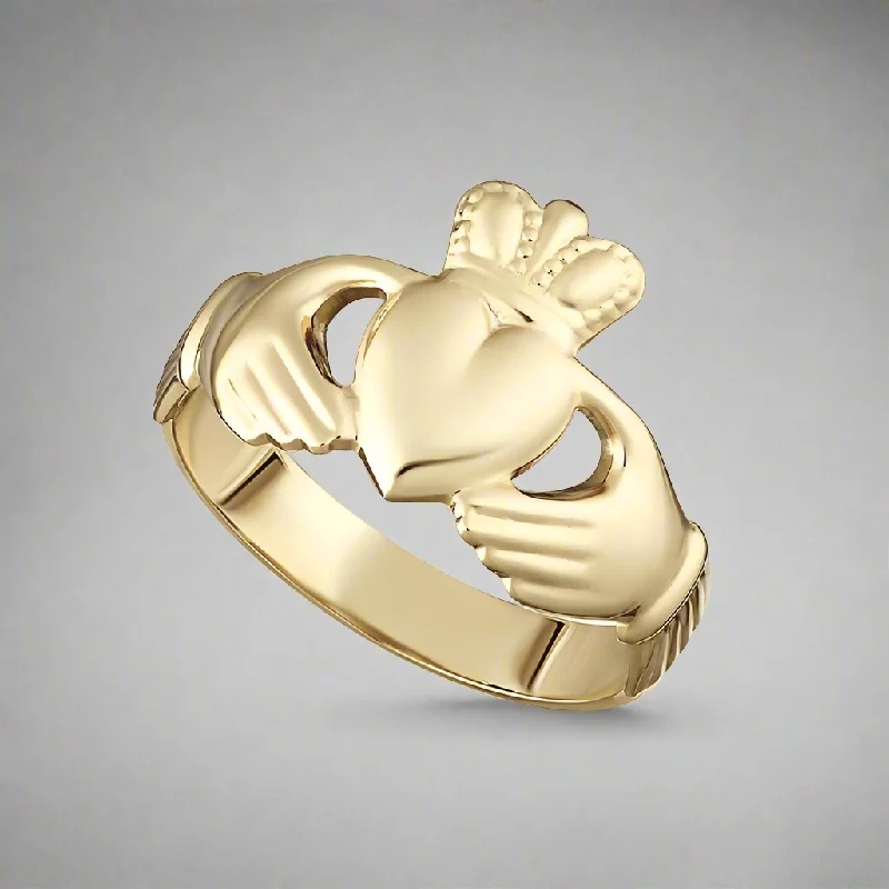 Ladies Rings for Grad Shine-14K Gold Claddagh Ring