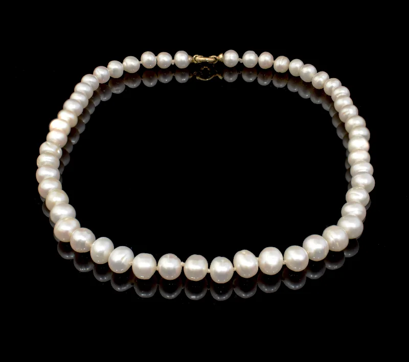 Smooth glide necklaces -White Pearl Necklace with gold 18k elements