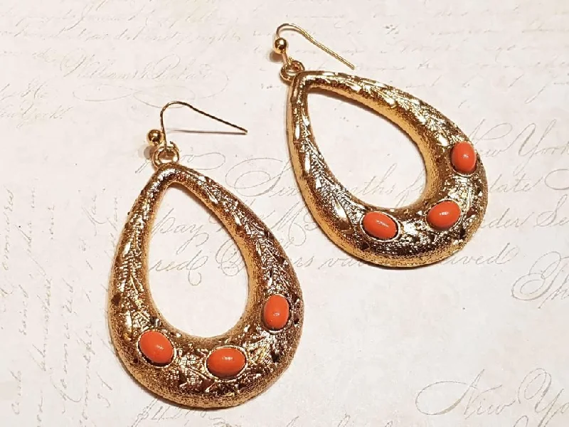 Ladies Earrings for Mentor Shine-Hoop Earrings Teardrop Gold Coral Stones Pierced by Sardi